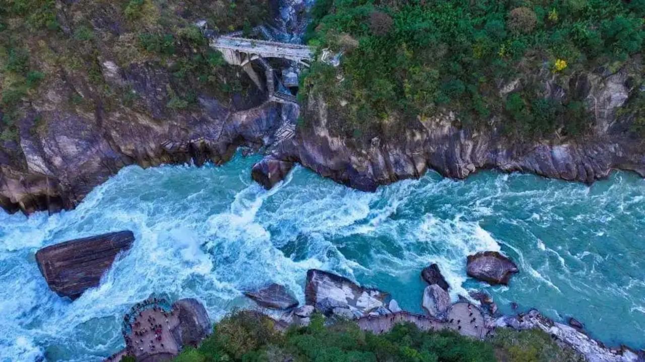 Overlooking Tiger Leaping Gorge