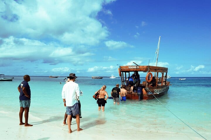 Mnemba Island Full Day Dhow Snorkeling Trip with Drinks and Lunch 6