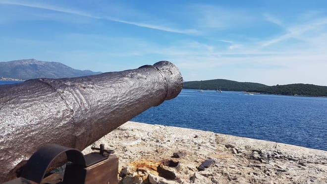 Private Blue Cave and Hvar 5 Islands Tour 3