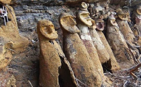Karajía Sarcophagi and Quiocta Caves Tour in Chachapoyas