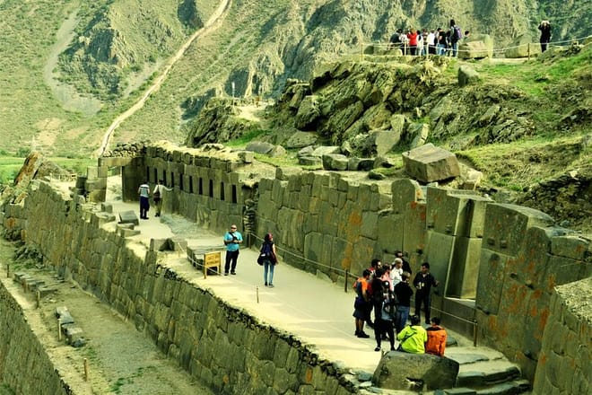 Sacred Valley and Machu Picchu 2-Day Tour