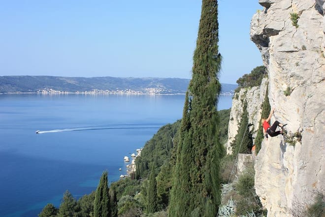 Split Sea Kayaking and Cliff Jumping