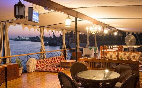 Private Luxury Dahabiy Cruise with Hot Air Balloon in Aswan