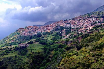 2 Day Private Tour to Thermopylae,Meteora,Ancient Plevrona,Oiniades and Delphi