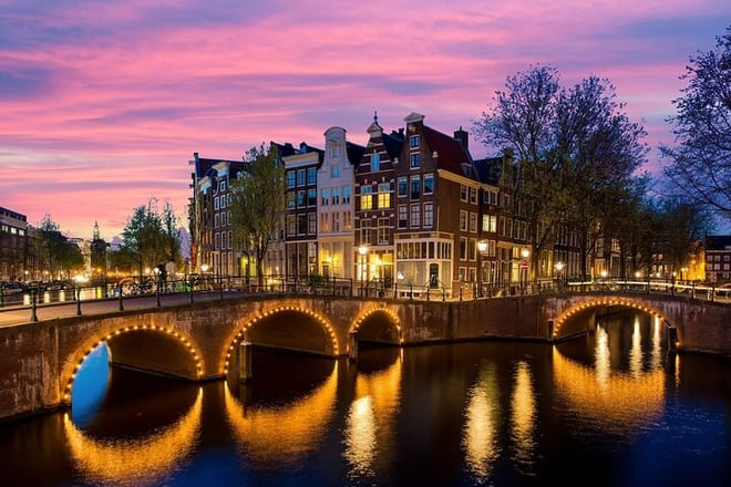 4 hours private Amsterdam tour with hotel pickup & drop