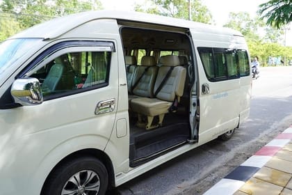 Private Transfer: Van Charter incl Airport Pick Up or Drop Off