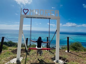 Private Cook’s bay view , swing on the top of the world