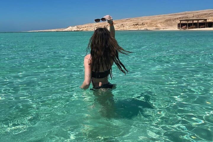 Hula Hula Paradise Island Sea Trip with Intro Diving – Hurghada