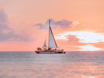 Sunset Catamaran Sail with Unlimited Drinks in Noord, Aruba