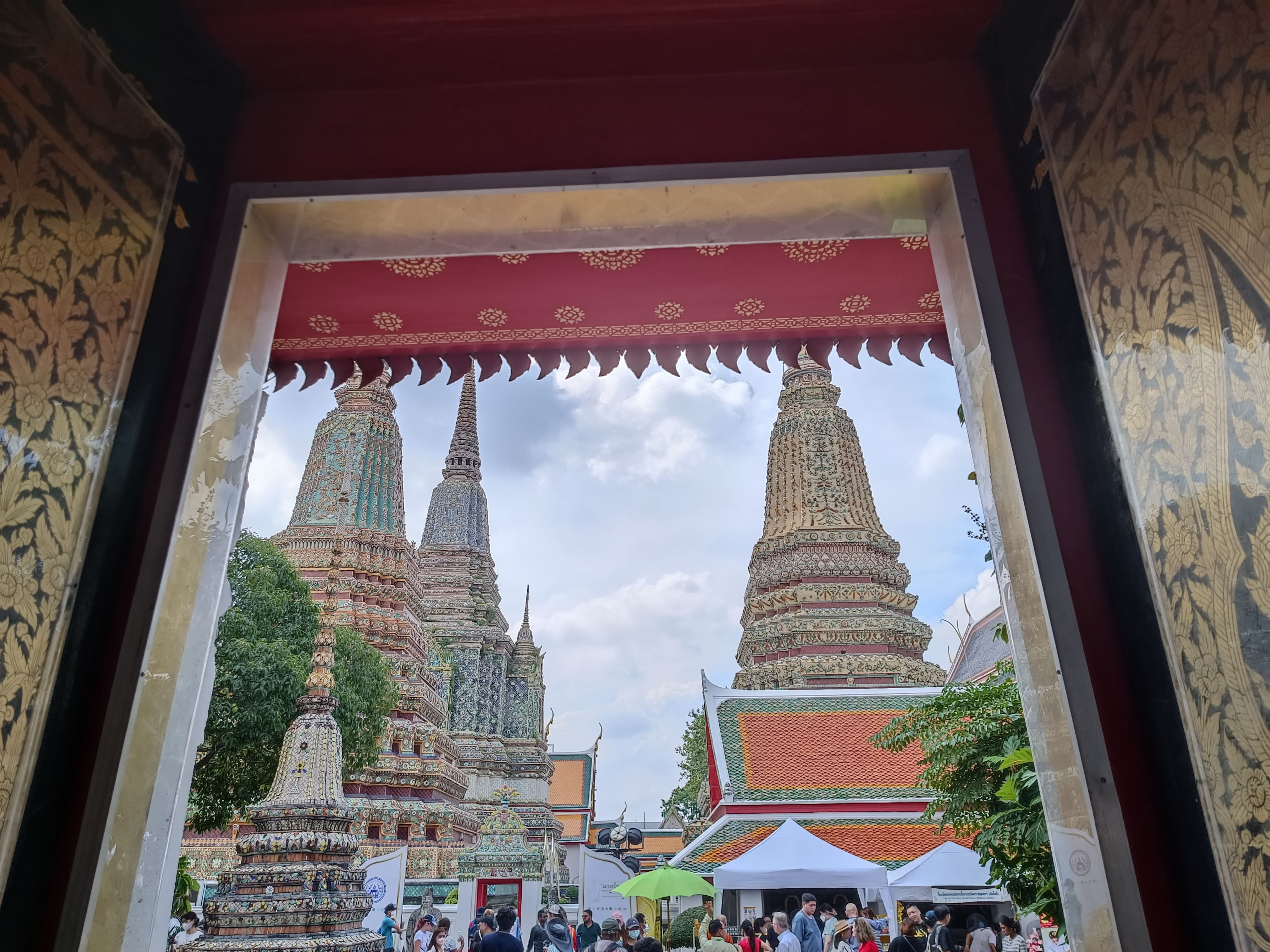 Visit Wat Pho and Wat Arun with Local Expert