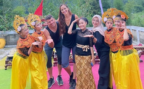 Jakarta and Bogor Cultural Performance and Nature Tour