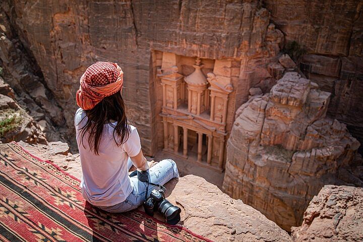 Private Jordan Jewels Tour: Explore Petra & Relax at the Dead Sea