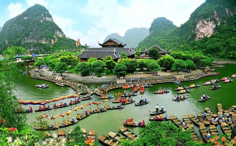 Ninh Binh Private Tour : Bai Dinh Trang An 1 Day Tour from Hanoi