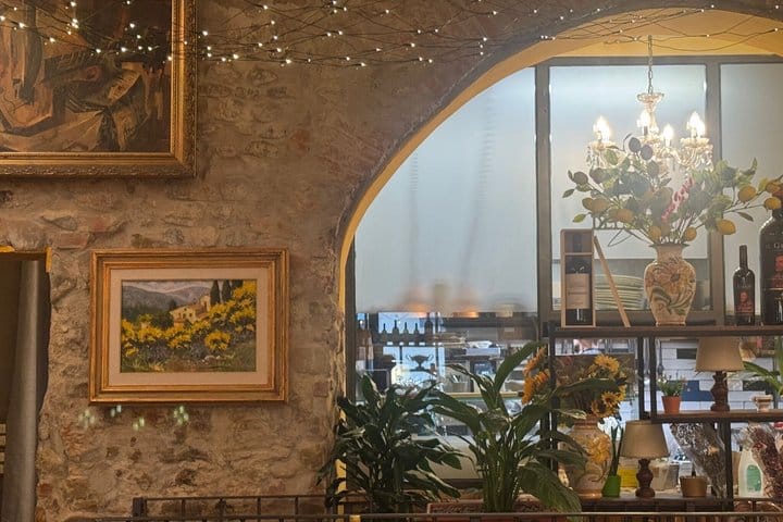 Authentic Tuscan Wine Tasting in a Florentine Osteria 2