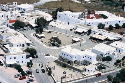 4-hour Highlights: Van Tour with Traditional Greek Meal