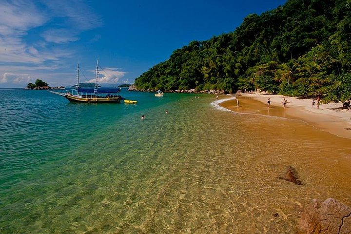 Schooner Tour of Paraty's Stunning Islands and Crystal-Clear Beaches