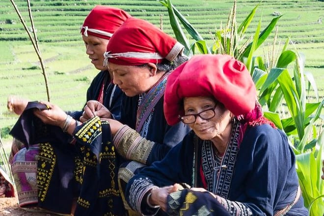Sapa tour 2days trekking Ta Van & Cat Cat village 7