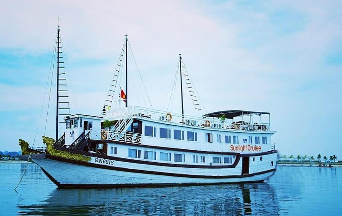 Halong bay boutique cruise 2 days trip: Kayaking, swimming & caving tours