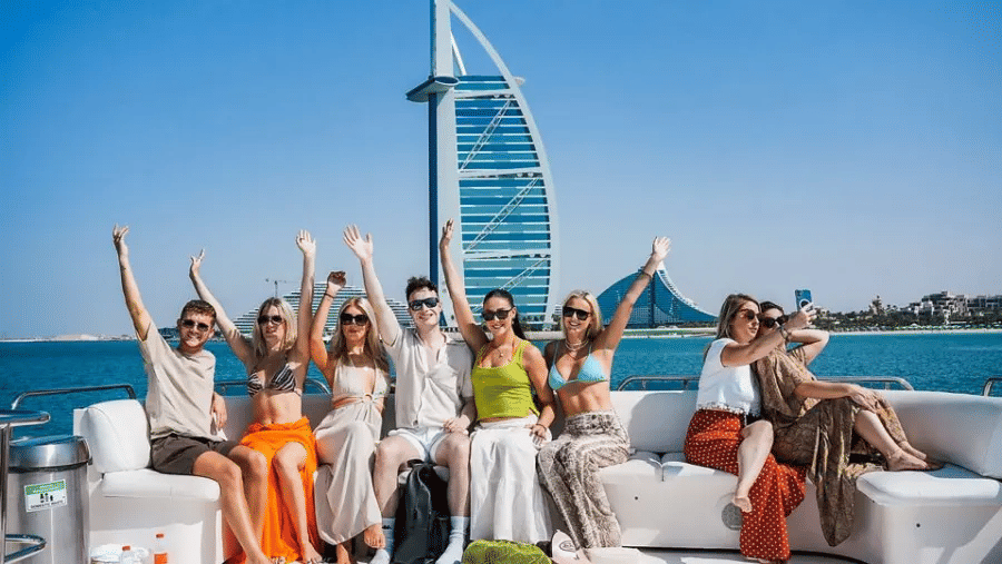 Dubai: Magical 1 hour Marina Tour in Luxury Yacht with Tropical Drinks  10