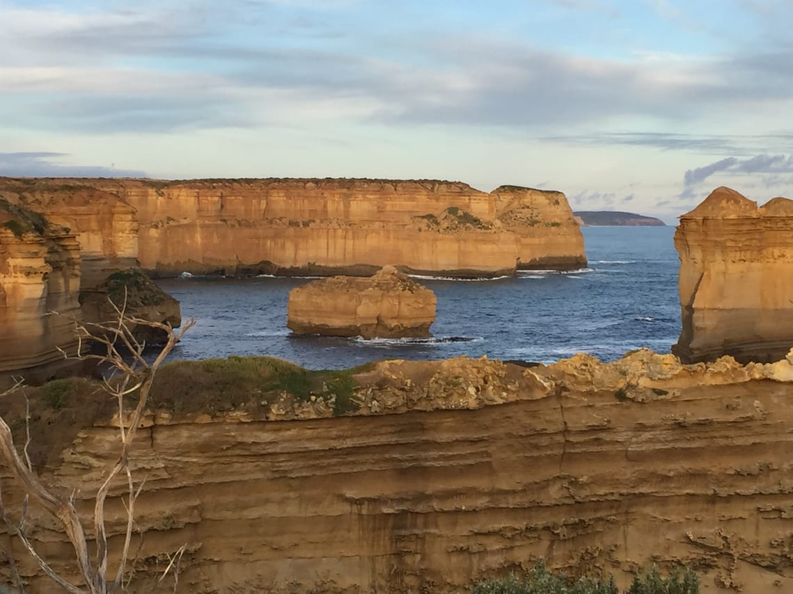 Great Ocean Road & 12 Apostles Tour to see the world renown 12 Apostles, Loch Ard Gorge, and Gibsons Steps. Travel along The spectacular Gre 2