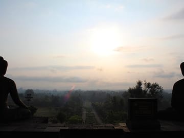 Visit and Explore Borobudur temple at dawn time