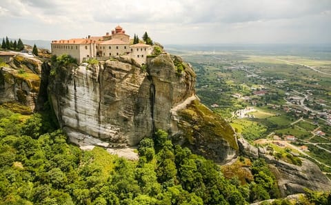 Private 2-Day Tour of Delphi, Thermopylae, and Meteora from Athens