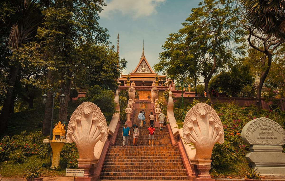 Day Trip from Sihanoukville to Phnom Penh with Guided Tour