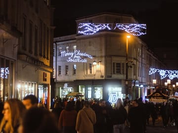 Walking Tour and Christmas Market in Bath, UK