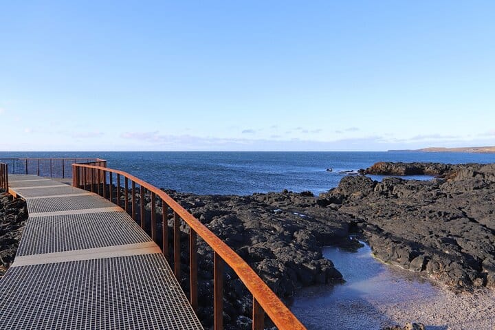 Arrival day tour: Private airport pickup, Blue Lagoon and Reykjanes Peninsula