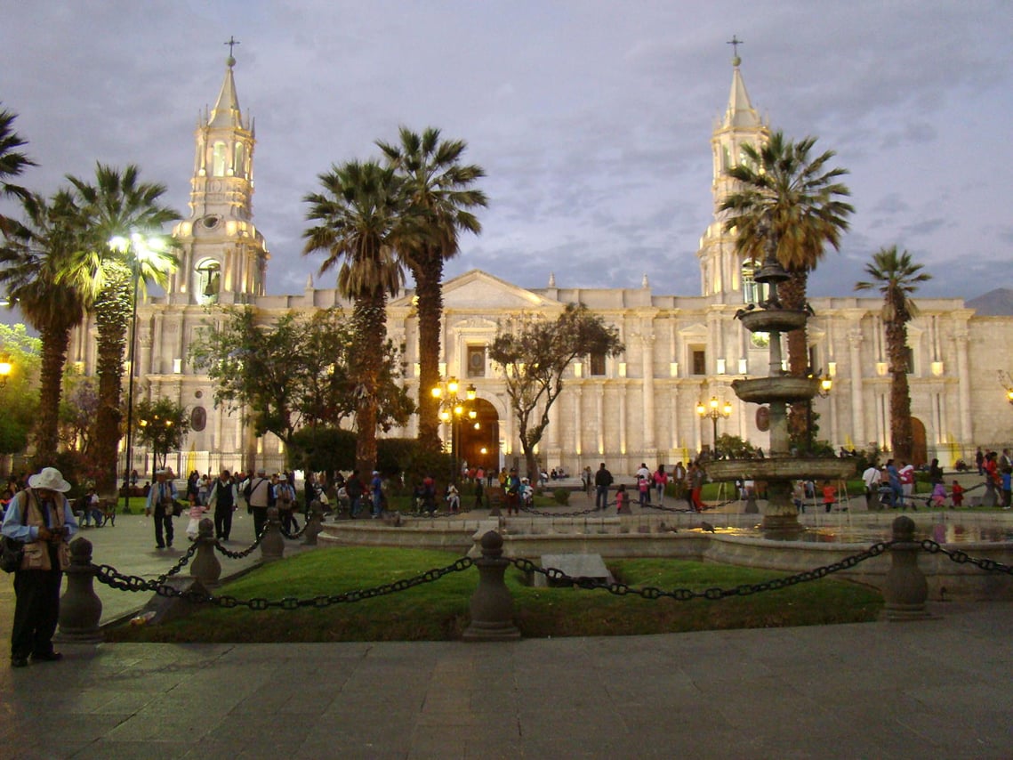 <p>Plaza de Armas, central Arequipa</p>