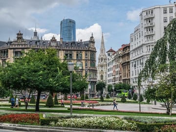 Bilbao Architecture & Culture: Guggenheim, Old Town & Market