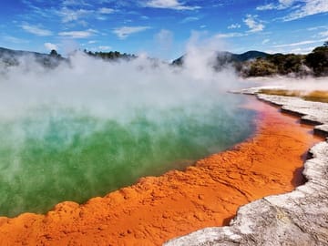 Private Day Tour of Wai-O-Tapu and Huka Falls from Auckland