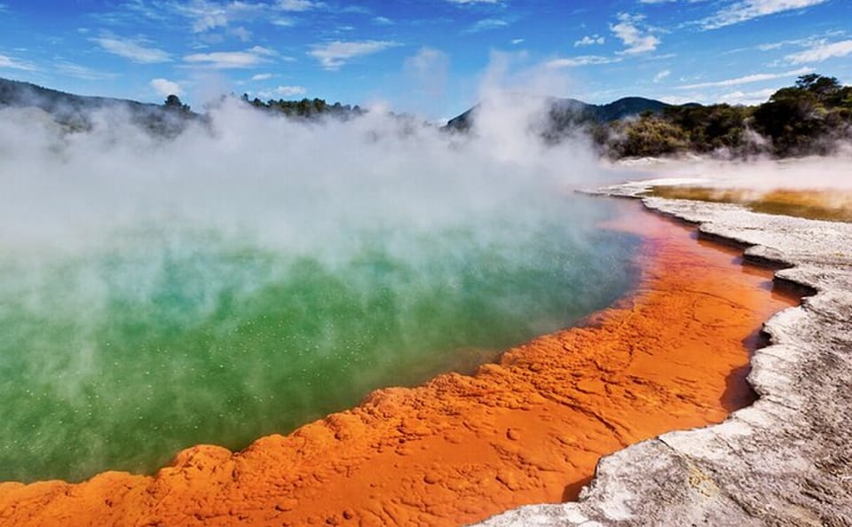 Private Day Tour of Wai-O-Tapu and Huka Falls from Auckland