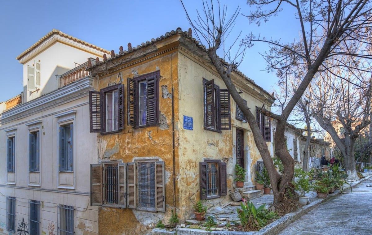 Highlights of the Mainland: Delphi and Meteora