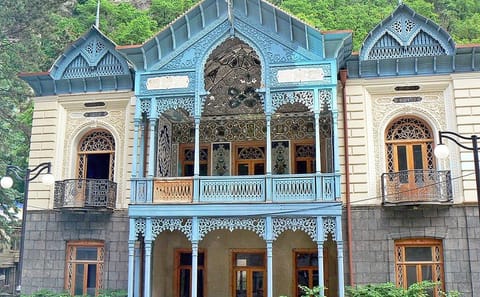 Private Day Trip to Borjomi and Rabati Castle