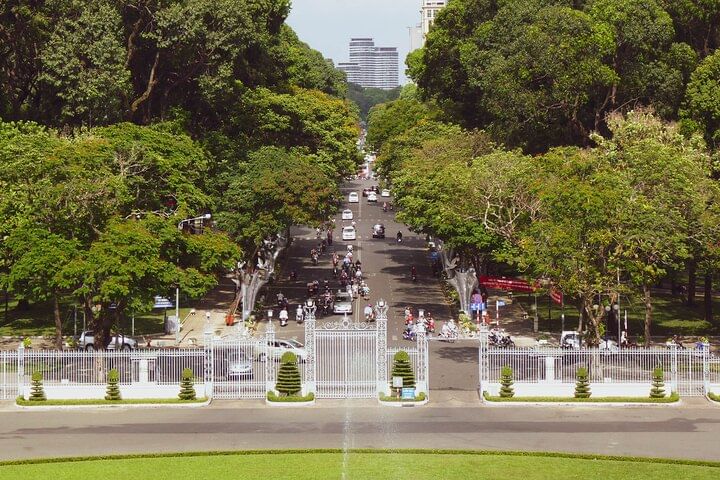 Daily Small Group Tour to Saigon City and Cu Chi Tunnels