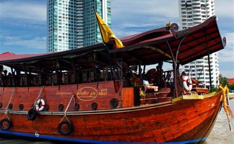 Fine Dining Dinner Cruise on Bangkok’s Scenic Waterways