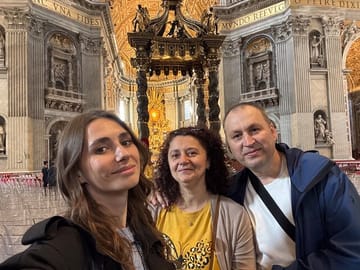A snapshot from the tour with Bernini’s Baldachin beautifully in the background.
