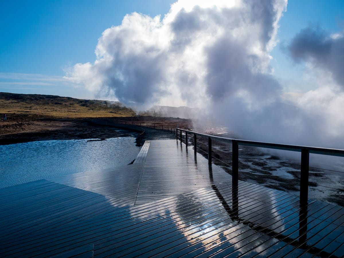 Explore the Reykjanes Peninsula UNESCO Global Geopark: Private Tour with Airport or Hotel Transfers