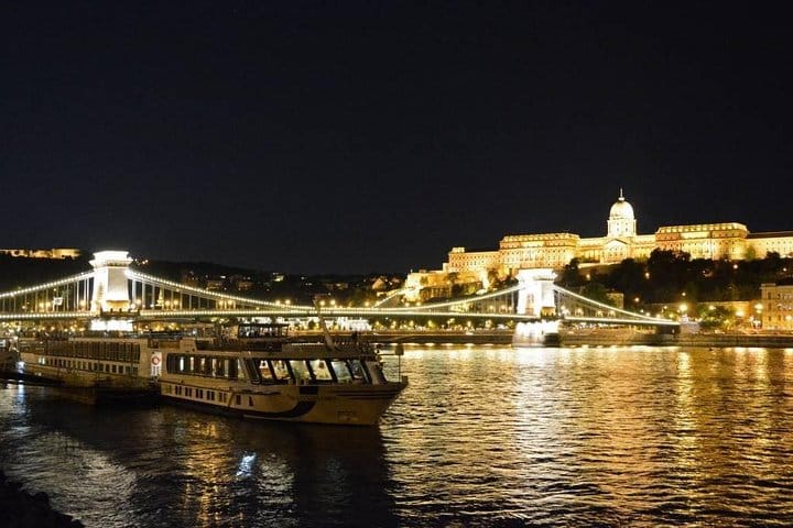 Budapes by night cruise