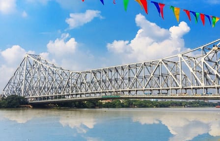 Cultural Bus Tour of Kolkata's Spiritual Landmarks