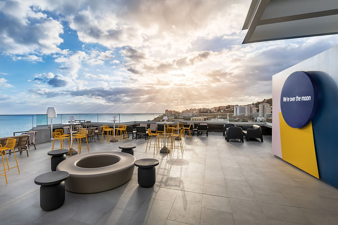Rooftop Sunset - Tabla de quesos, embutidos y botella de vino