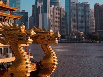 Huangpu River Night Cruise with Dinner in Shanghai