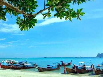 Phi Phi Sunrise Tour by Speedboat