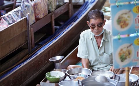 From Bangkok: Floating Market and Ayutthaya Guided Day Tour