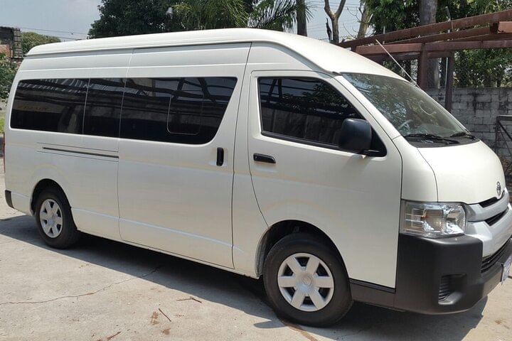 Shared Arrival Transfer: Monsenor Oscar Arnulfo Romero International Airport to San Salvador Hotels