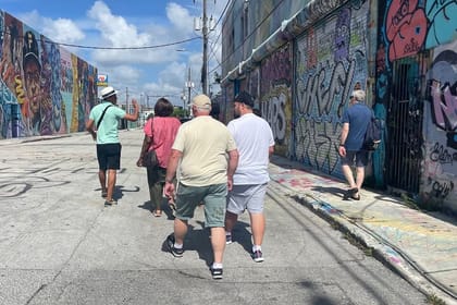 Small group Miami City Tour–Discover Miami like a VIP (14pax)
