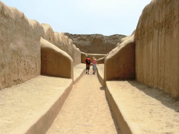 Tru-02 : Exploring Chan Chan – Ancient Ruins & Horses Show