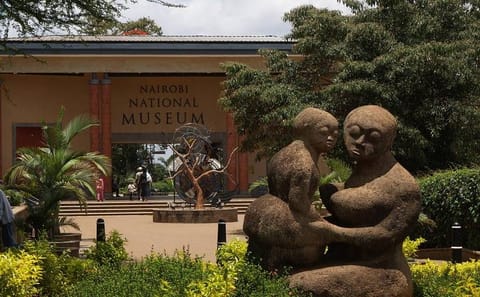 Half Day Tour of Nairobi National Museum and Snake Park