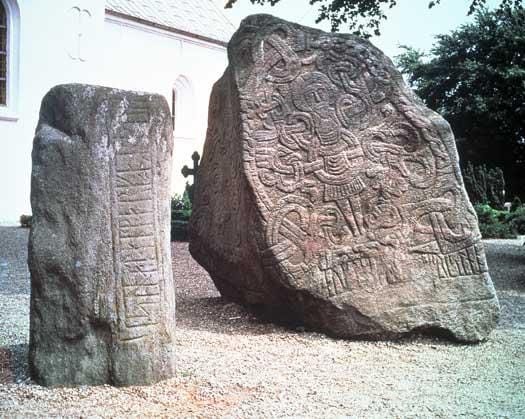 Vejle- Jelling monument, Jelling mounds, Runic stones UNESCO, Økolariet & viking art museum